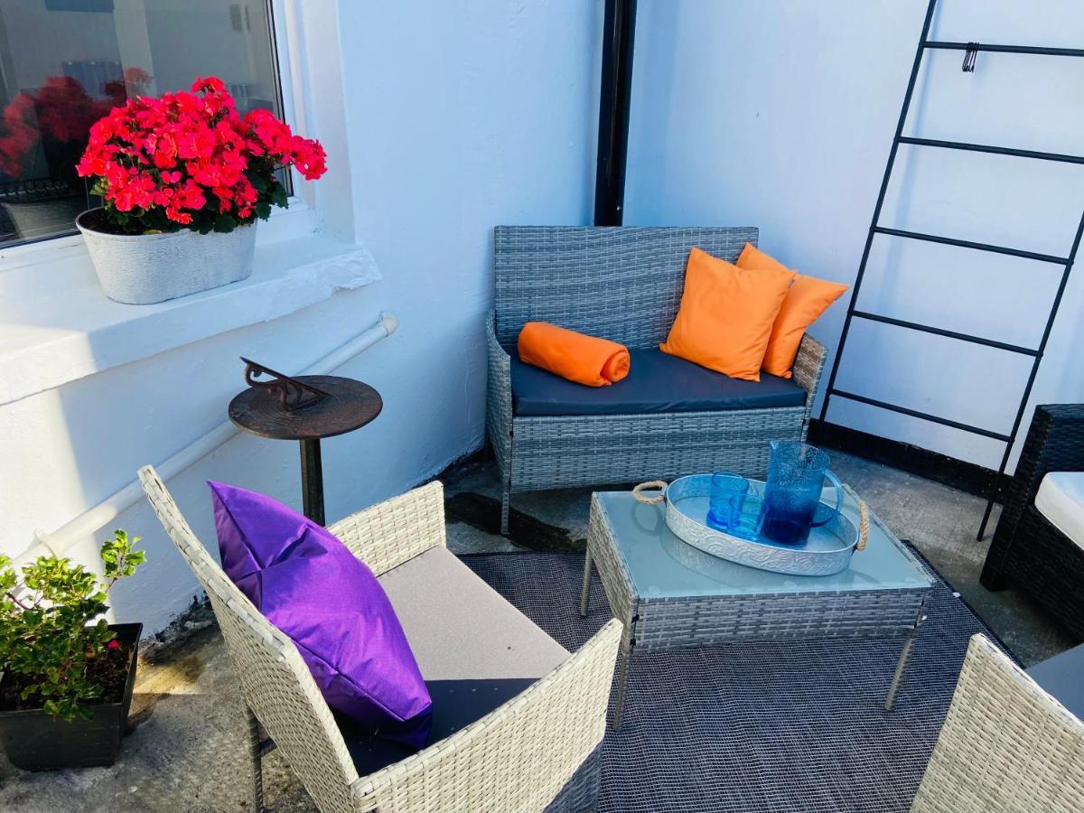 Funky Cozy Cottage With Outside Space อีสต์บอร์น ภายนอก รูปภาพ