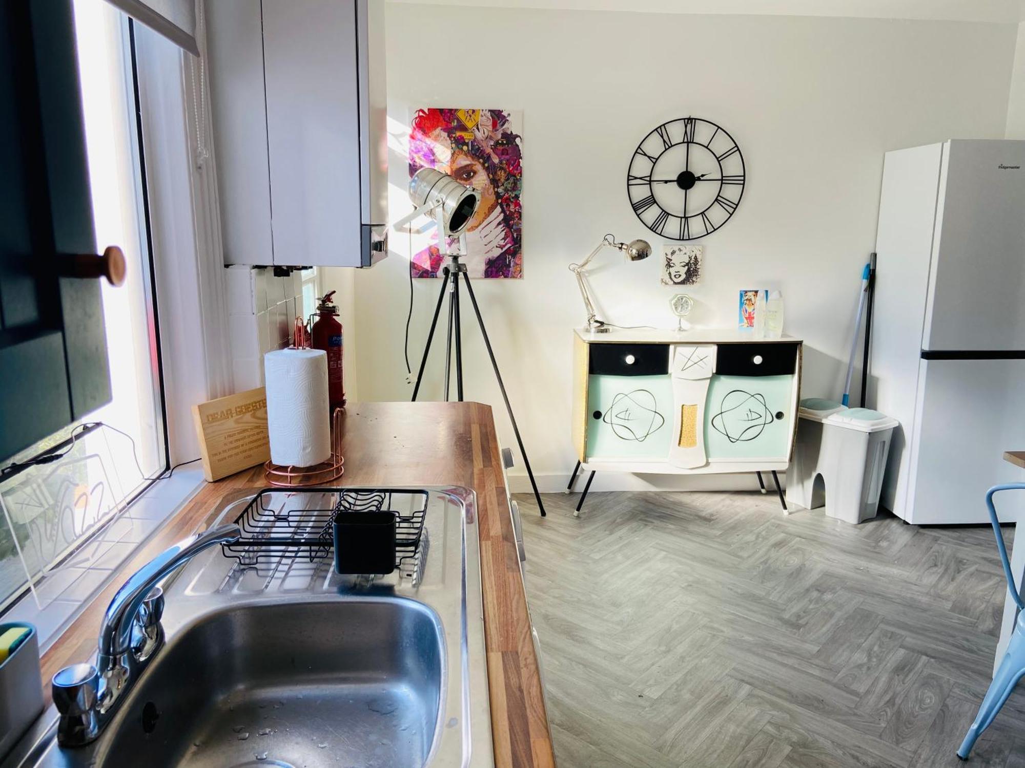 Funky Cozy Cottage With Outside Space อีสต์บอร์น ภายนอก รูปภาพ