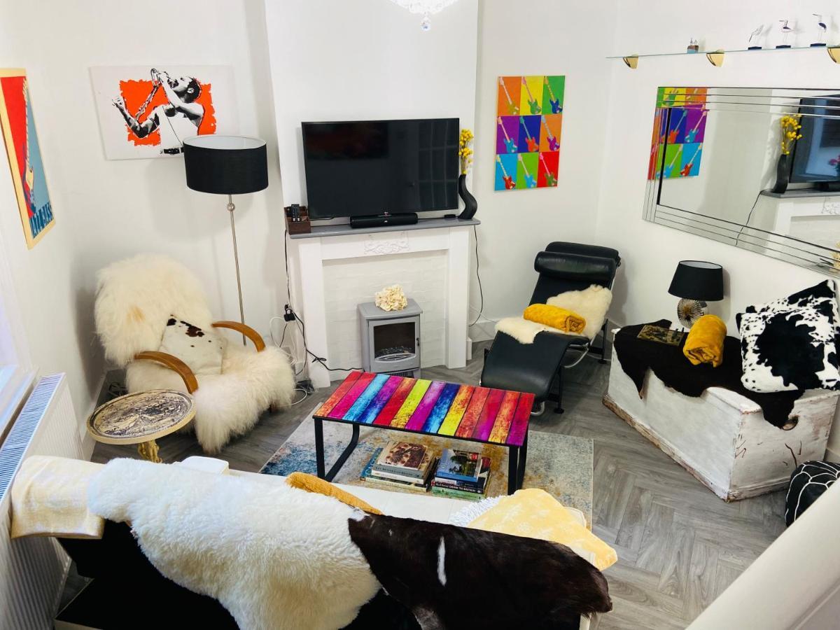 Funky Cozy Cottage With Outside Space อีสต์บอร์น ภายนอก รูปภาพ