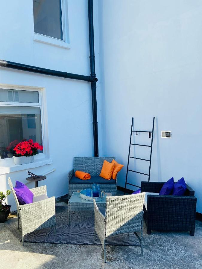Funky Cozy Cottage With Outside Space อีสต์บอร์น ภายนอก รูปภาพ
